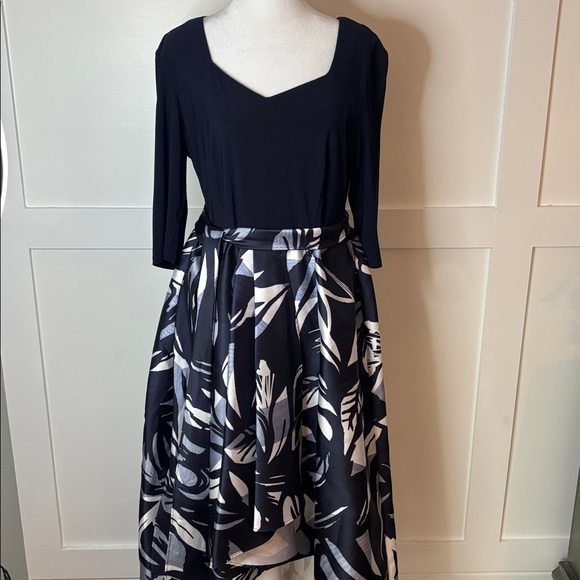 R & M Richard’s Elegant Black and White High-Low Dress size 14 - Picture 2 of 6